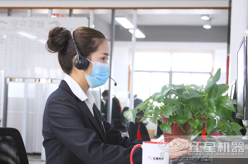 24小時客服全身心工作，用專注點亮了責(zé)任