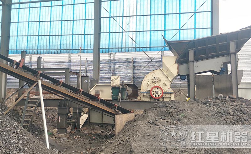 錘式制砂機(jī)工作現(xiàn)場(chǎng) 錘式制砂機(jī)工作現(xiàn)場(chǎng)